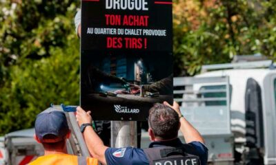 Een poster ter bestrijding van de drugshandel in Le Chalet