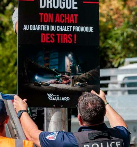 Een poster ter bestrijding van de drugshandel in Le Chalet