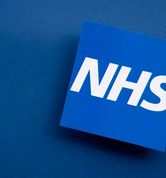 Een Britse patiënte vecht de beslissingen van de NHS aan
