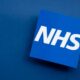Een Britse patiënte vecht de beslissingen van de NHS aan