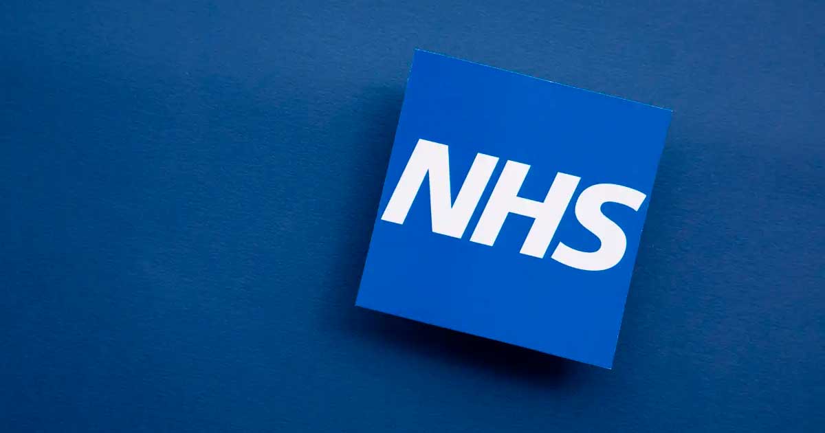 Een Britse patiënte vecht de beslissingen van de NHS aan